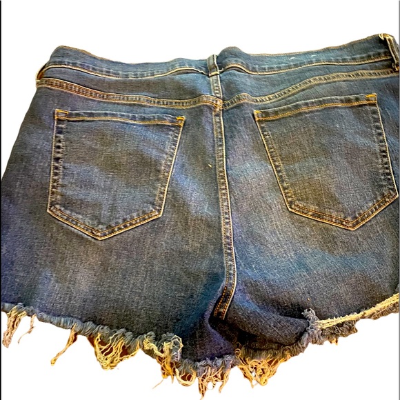 Ladies Old Navy Boyfriend Shorts Size 16 - Picture 2 of 4